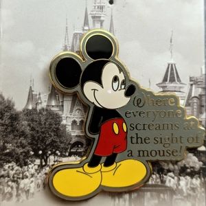 Disney Mickey Mouse Pin 2009 w/ Collectible Card